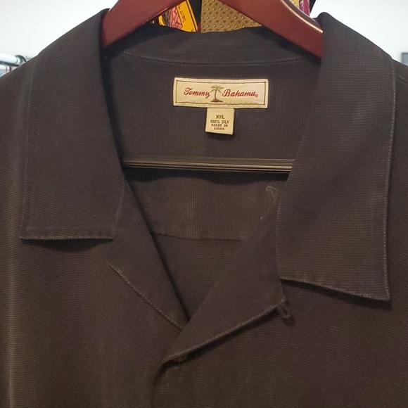 Tommy Bahama Black Silk Button Down Short Sleeve - Picture 6 of 7